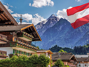 Österreichische Flagge vor Bergen 