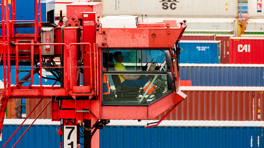 Kranführer am Hamburger Hafen