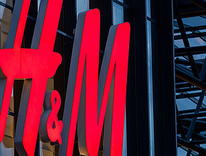 Logo der Modekette H&amp;M