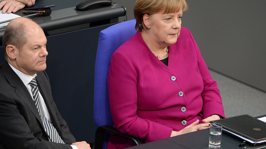 Bundeskanzlerin Angela Merkel (CDU) und Vizekanzler Olaf Scholz (SPD) bei der Sitzung