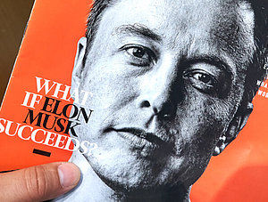 Elon Musk auf einem Magazincover