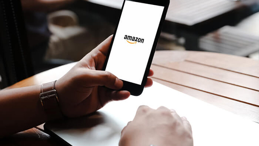 Amazon-Logo auf einem Smartphone