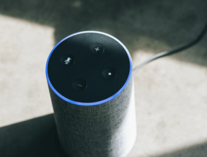 Amazon Echo: Smarter Lautsprecher von Amazon mit hauseigener Sprachassistentin Alexa