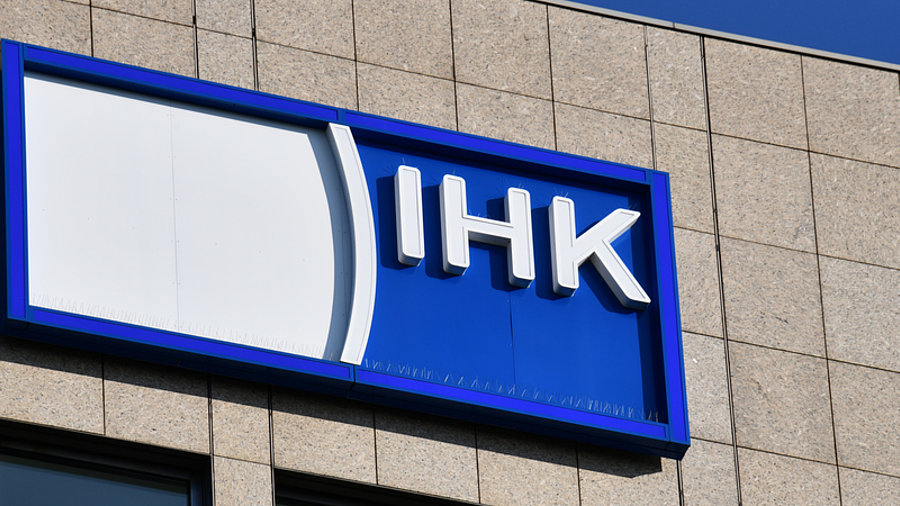 IHK-Logo an Geb&auml;ude