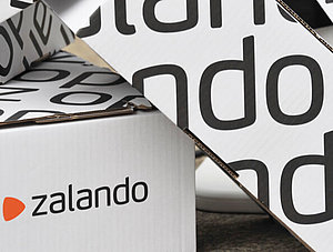 Zalando-Kartons auf einem Stapel