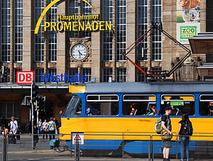 Tram vor Leipziger Hauptbahnhof