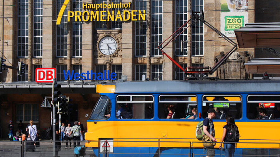 Tram vor Leipziger Hauptbahnhof