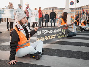 Klimaaktivisten auf einer Straße