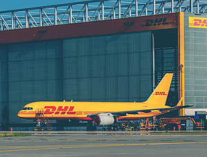 DHL-Flugzeug am Flughafen Leipzig/Halle