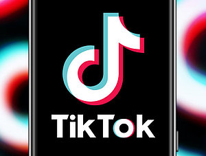 TikTok-Logo auf Smartphone