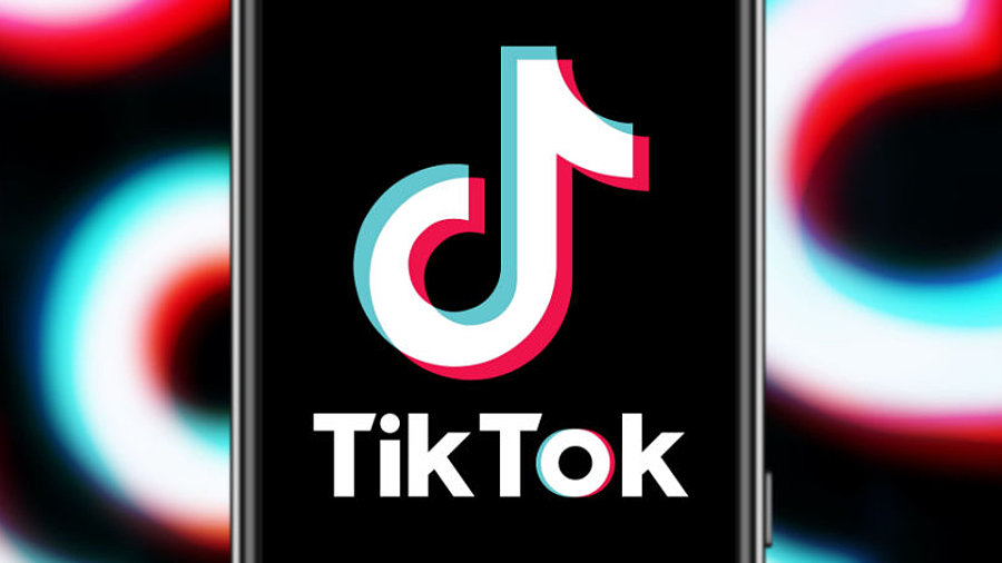 Smartphone mit Tiktok-Logo