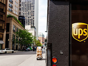 UPS-Logo auf Lieferwagen