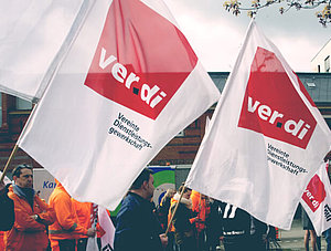 Verdi-Streik mit wehenden Fahnen