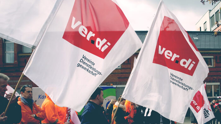 Verdi-Streik mit wehenden Fahnen