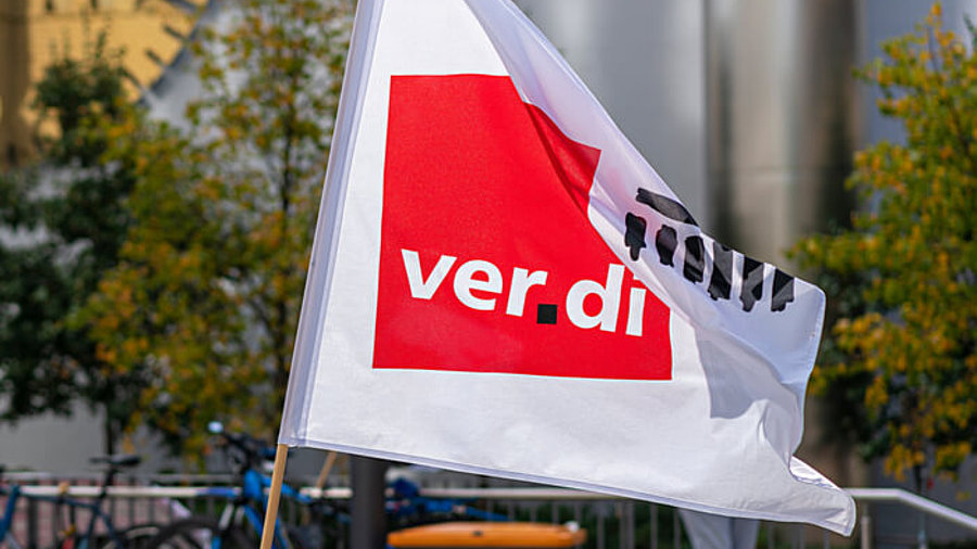 Verdi ruft zu Streiks: Flagge der Gewerkschaft