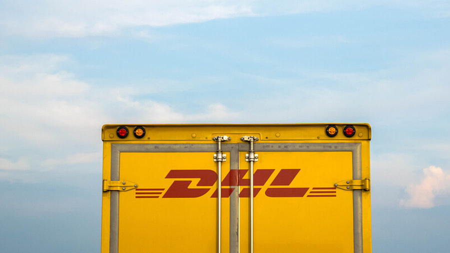 LKW des Logistikers DHL