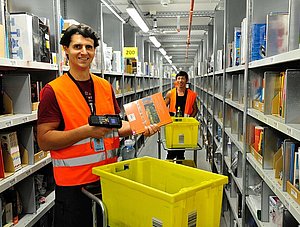 Amazon-Mitarbeiter im Lager