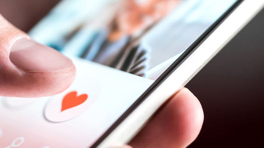 Online-Dating-App auf Smartphone