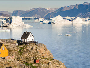 Nuussuaq-Halbinsel Grönland mit Eisbergen im Wasser