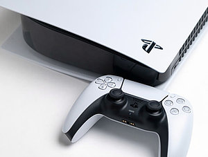 Playstation 5 mit Controller