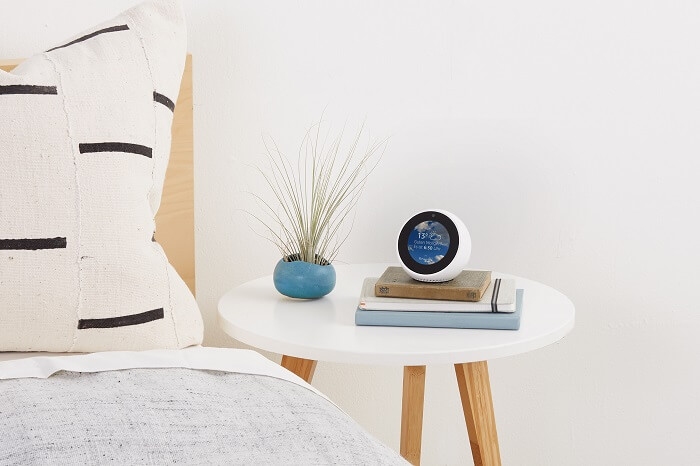 Echo Spot von Amazon im Einsatz