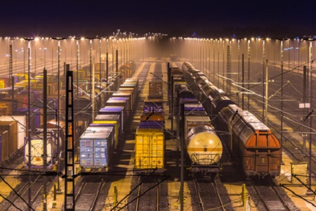 Güterbahnhof bei Nacht