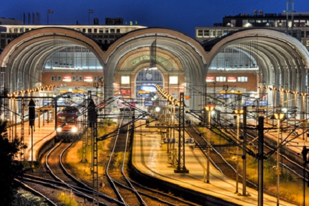 Bahnhof bei Nacht