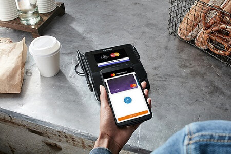 Masterpass-App auf Smartphone im Laden