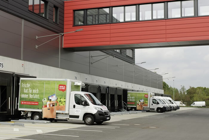 Rewe-Lieferwagen am neuen FFC 2.0