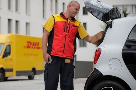 Lieferung in den Smart-Kofferraum durch DHL-Zusteller