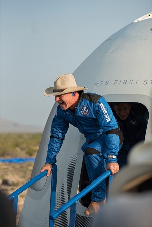 blue origin first human flight l0 jeff bezos capsule egress