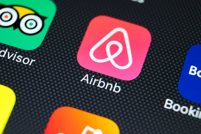 Airbnb App auf Smartphone