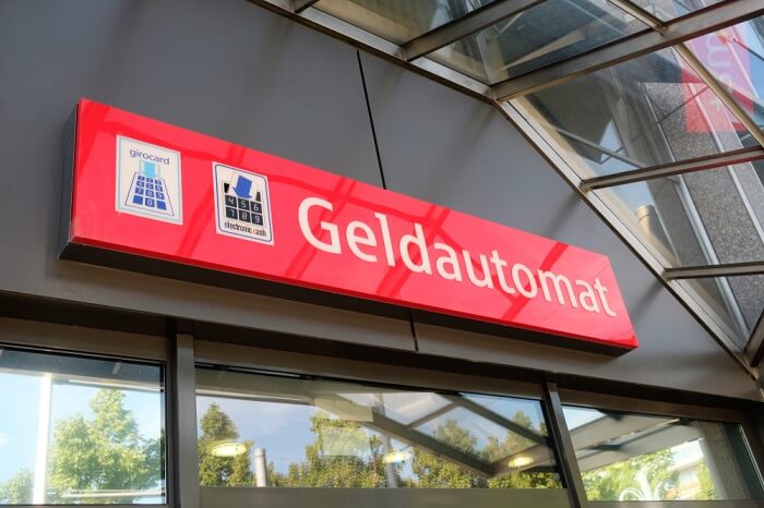 Geldautomat Schriftzug