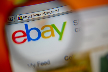 eBay Logo auf einem Bildschirm