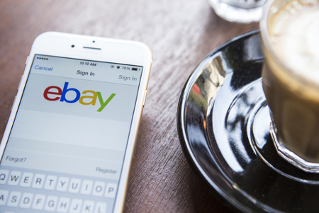 Ebay-Logo auf Smartphone