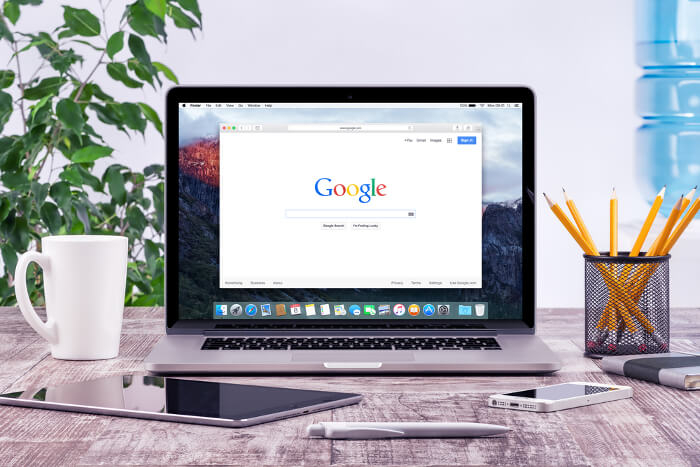 Google-Logo auf Notebook-Screen