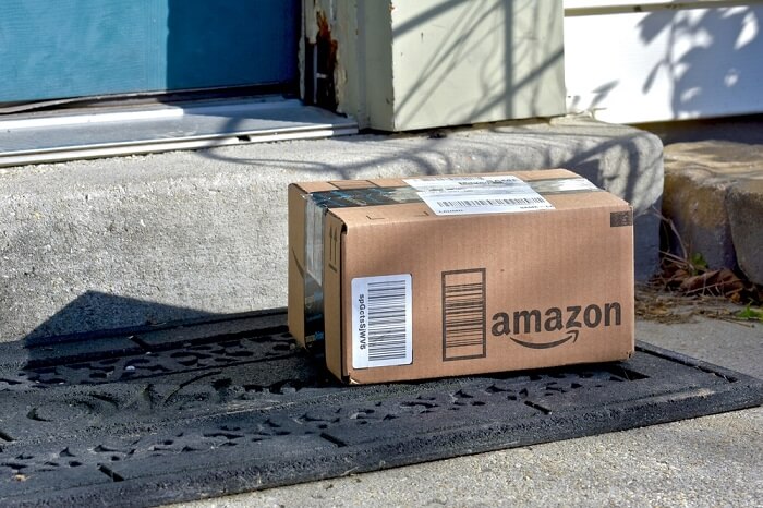 Amazon-Paket vor der Haustür