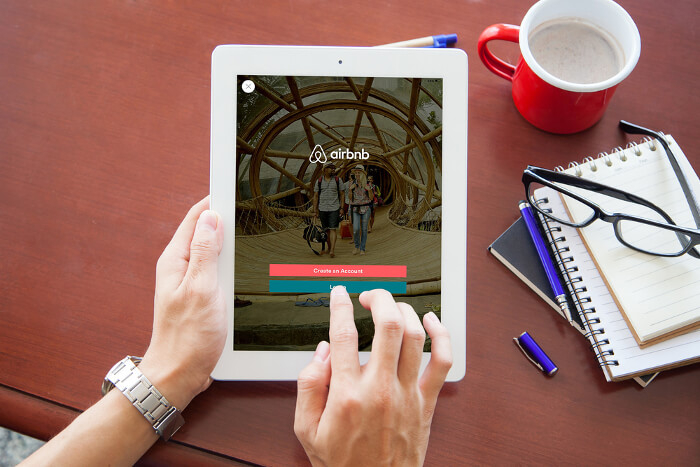 Airbnb Website auf Tablet