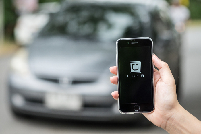 Uber Logo auf Smartphone