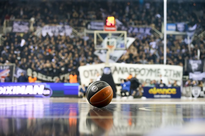 Herumliegender Basketball