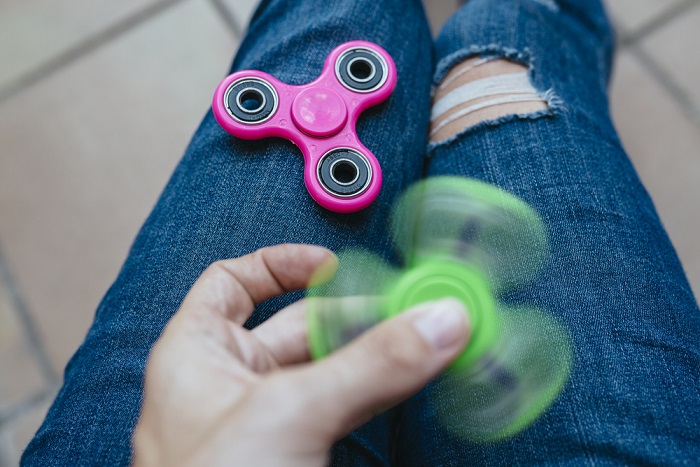 Fidget Spinner auf Beinen