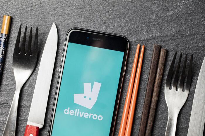 Deliveroo-App zwischen Besteck