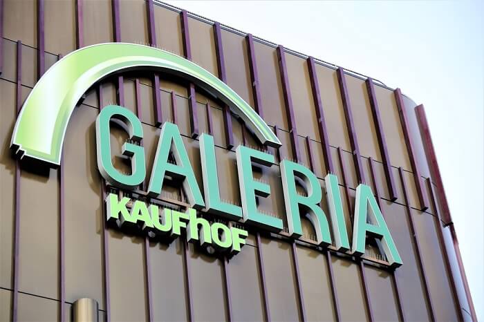 Logo von Galeria Kaufhof an einer Filial-Wand