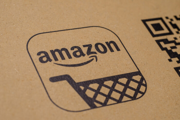 Amazon Logo auf einem Paket