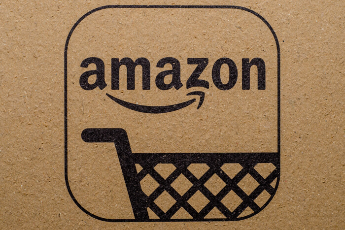 Amazon-Logo auf einem Karton